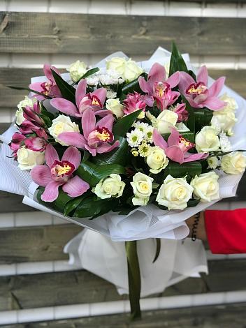 Букет цветов из: Розы и Хризантемы в Озерном