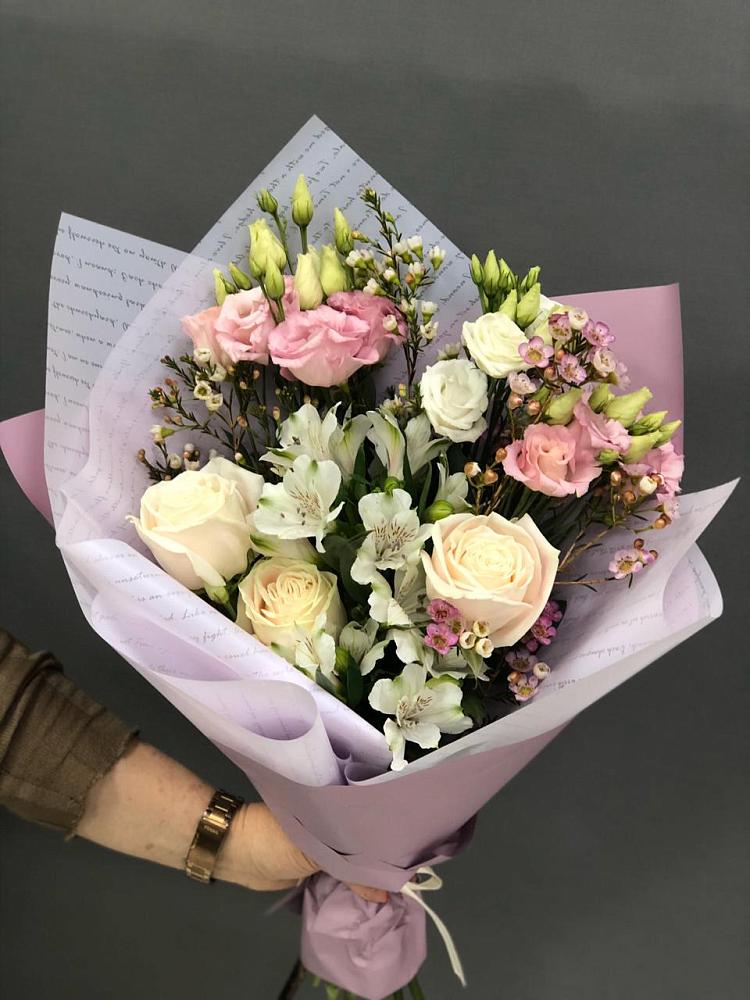 Букет цветов из: Альстромерии, Розы и Лизиантусы в Озерном