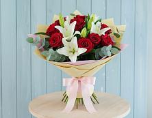 Букет цветов из:  Лилии и Розы в Озерном