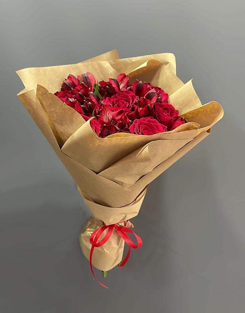 Букет цветов из: Альстромерии и Розы в Озерном