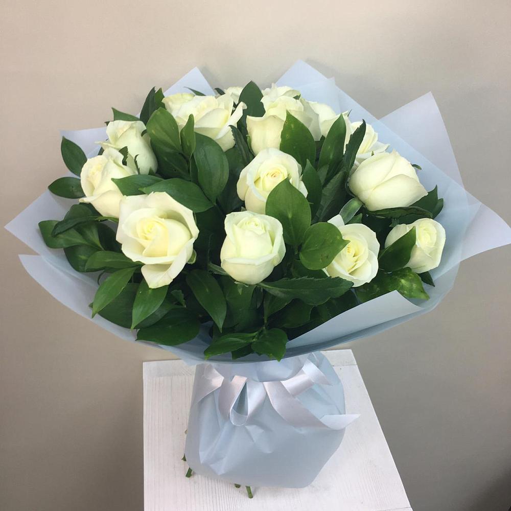 Букет 15 Белых роз Проуд в Озерном