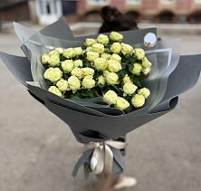 Букет Белые кустовые розы Солинеро в Озерном