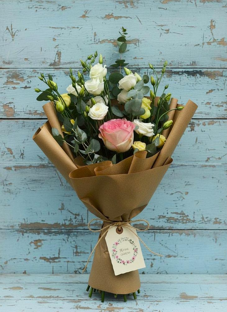 Букет цветов из: Розы и Лизиантусы в Озерном