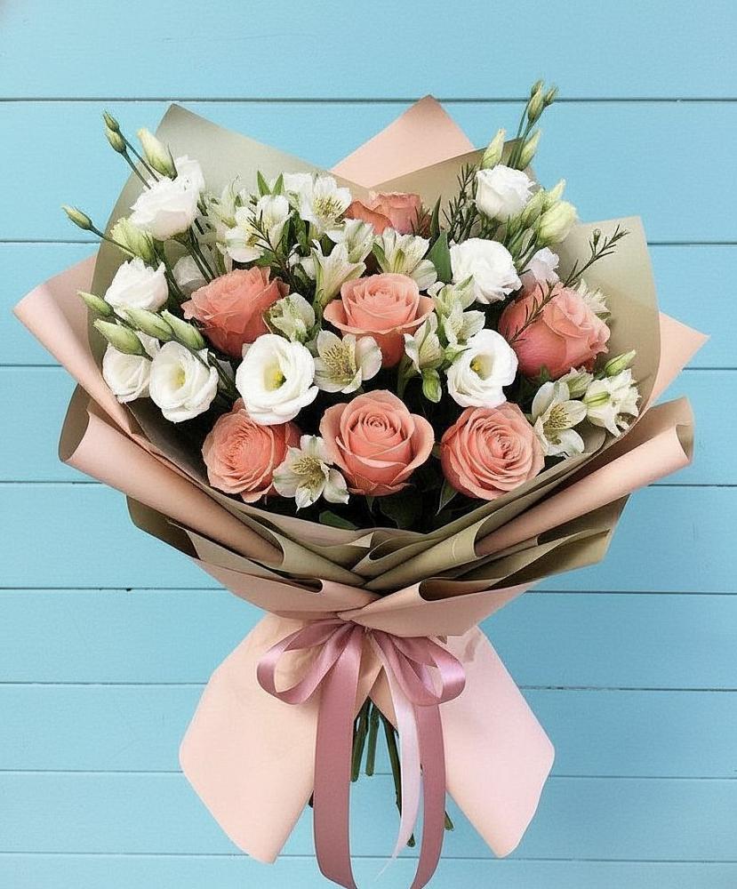 Букет цветов из: Розы, Альстромерии и Лизиантусы в Озерном