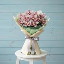 Букет цветов из:  Орхидеи и Розы #REPLACE_PRED# Озерном