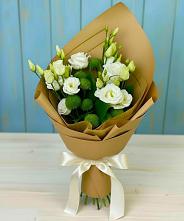 Букет цветов из:  Хризантемы и Лизиантусы в Озерном