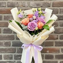 Букет цветов из:  Лизиантусы и Розы в Озерном