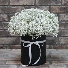 Цветочная композиция из Гипсофила в шляпной коробке в Озерном