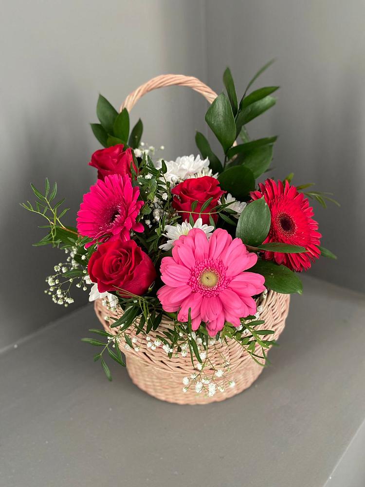 Цветочная композиция из Розы, Хризантемы и Герберы в корзине в Озерном