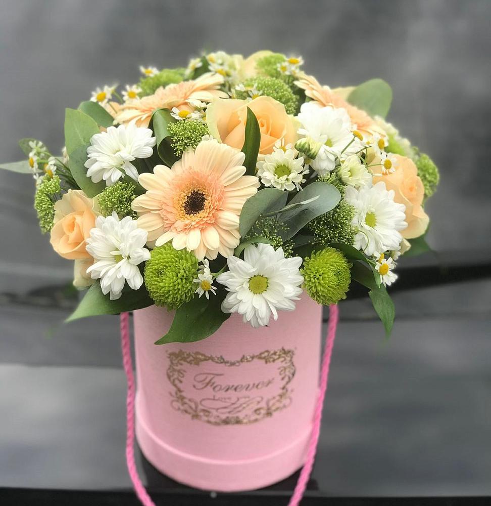 Цветочная композиция из Розы, Герберы и Хризантемы в шляпной коробке в Озерном