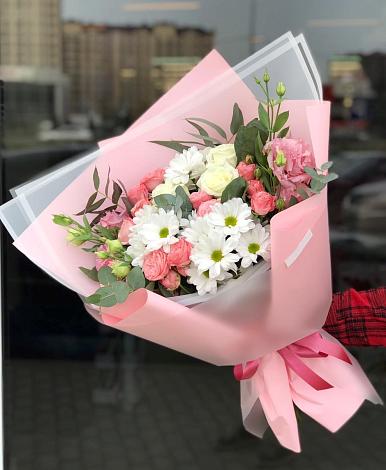 Букет цветов из: Розы, Лизиантусы и Хризантемы в Озерном