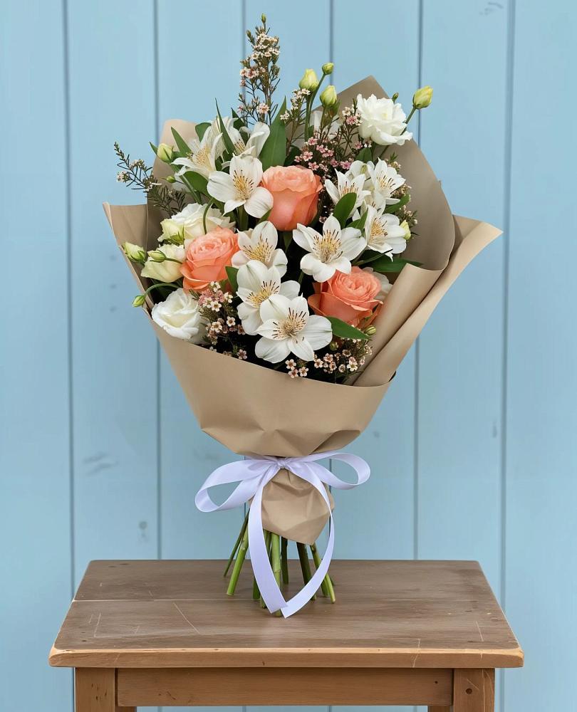 Букет цветов из: Альстромерии, Лизиантусы, Розы и Хризантемы в Озерном