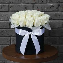 Цветочная композиция из Розы в шляпной коробке #REPLACE_PRED# Озерном