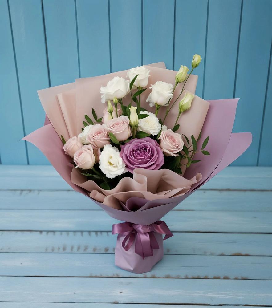 Букет цветов из: Розы и Лизиантусы в Озерном